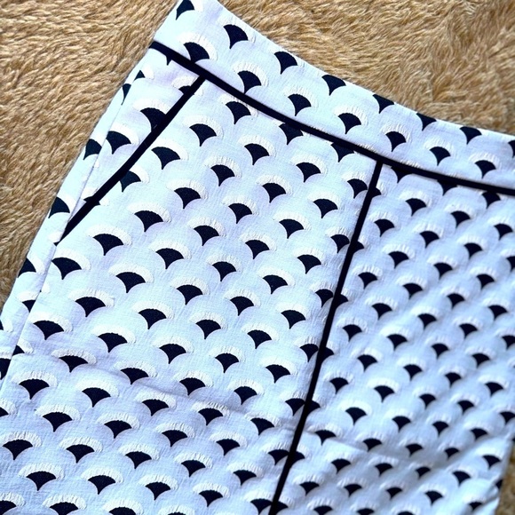 Ann Taylor Patterned Skirt 0P Petite - Picture 5 of 10